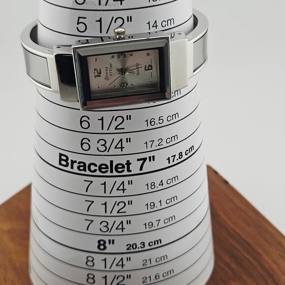 Donna Vivan Women's Silver Tone Cuff Style Bracelet Watch Classy Elevated Basic - Picture 6 of 6